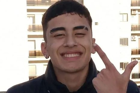 Tomas había salido de la escuela cuando intentó defender a su amiga