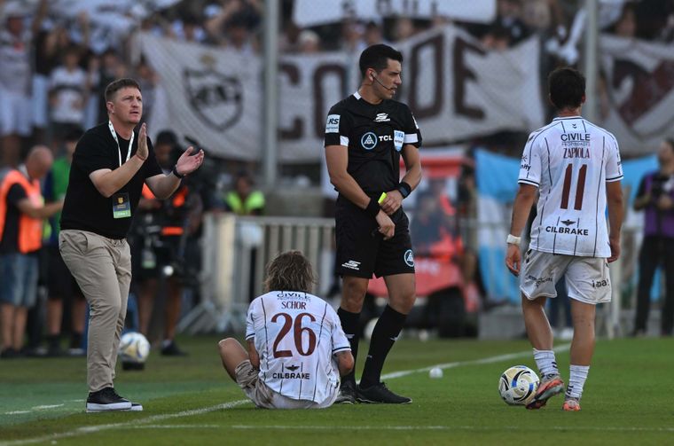 Walter Zunino aplaude la actitud de sus jugadores. El flamante DT bancó al plantel de Platense tras la final y dijo que no le puede reprochar nada al grupo.