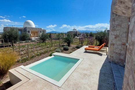 Dragonback es uno de los emprendimientos de lujo afectados. Dragonback es uno de los emprendimientos de lujo afectados.