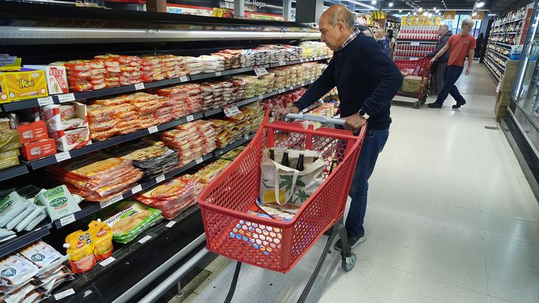 La inflación de noviembre se calcula que tendrá un piso de 15% pero sería incluso un poco más. Foto: NA