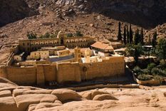 El monasterio de Santa Catalina es el recinto religioso de su clase más antiguo del mundo. El monasterio de Santa Catalina es el recinto religioso de su clase más antiguo del mundo.