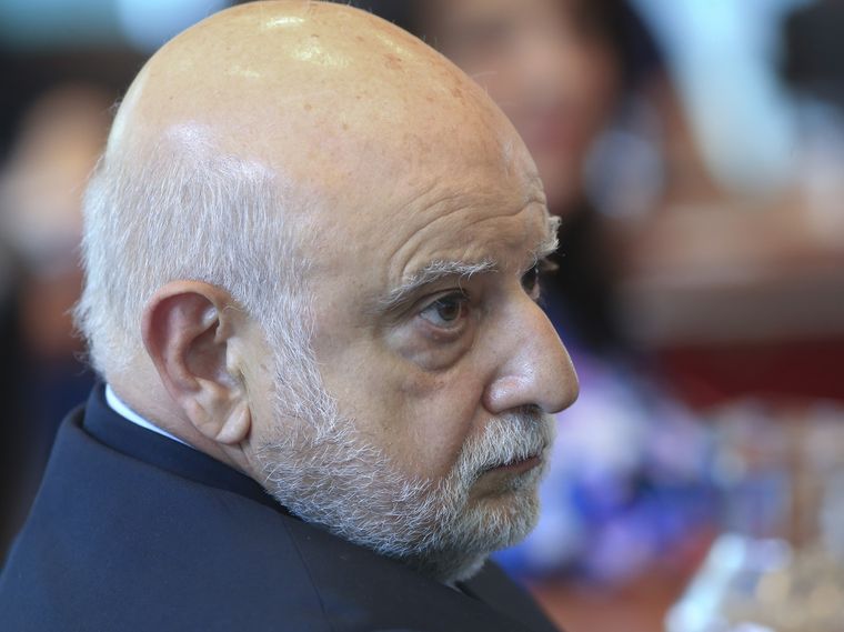 La Procuración del Tesoro presidida por Rodolfo Barra solicitó al fuero Contencioso Administrativo federal que es abstenga de intervenir en los amparos que recibió el DNU Foto: Noticia Argentinas