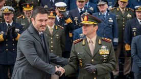 Luis Petri junto a Carlos Presti, su sucesor en el Ministerio de Defensa Luis Petri junto a Carlos Presti, su sucesor en el Ministerio de Defensa