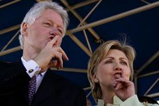 los clinton recaudan millones dando discursos