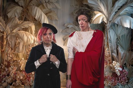 El baile del monito ofrece risas con críticas, presentando una obra de teatro casi única en su especie. El baile del monito ofrece risas con críticas, presentando una obra de teatro casi única en su especie.