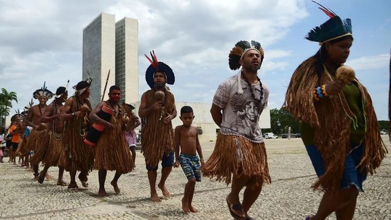 Representantes de pueblos originarios reconocidos en Brasil. Foto: NA
