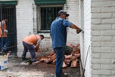 El frente del inmueble fue cerrado para evitar nuevas ocupaciones y reforzar la seguridad en la zona.