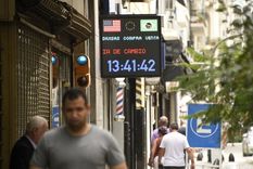 La compraventa de dólares se está retrayendo en un contexto de creciente caída de la actividad económica. Foto: Juan Mateo Aberastain Zubimendi/MDZ