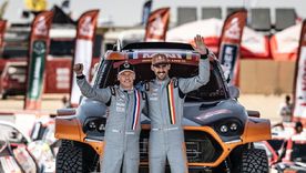 Mathieu Baumel volvió al Rally Dakar como copiloto de Guillaume de Mévius y juntos ganaron la primera etapa. Mathieu Baumel volvió al Rally Dakar como copiloto de Guillaume de Mévius y juntos ganaron la primera etapa.