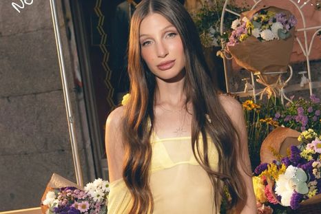 Mirá el look de Yami Safdie. Mirá el look de Yami Safdie.