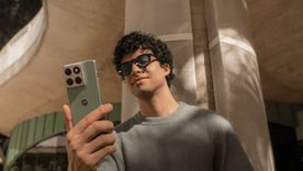 El nuevo motorola edge 70 de Motorola redefine la delgadez del teléfono moderno en Argentina. El nuevo motorola edge 70 de Motorola redefine la delgadez del teléfono moderno en Argentina.