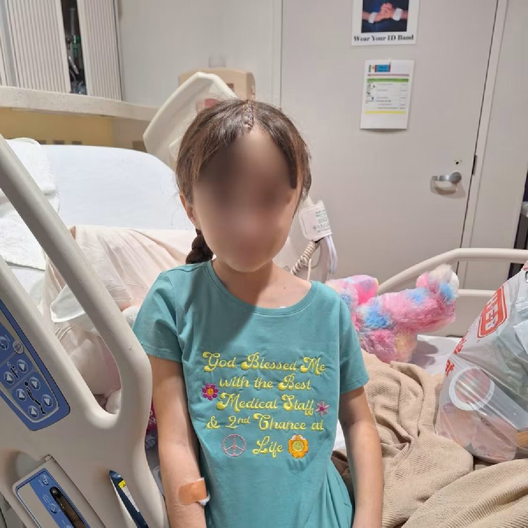 Una niña de 10 años con cáncer cerebral fue deportada junto con sus padres indocumentados. Foto: X: @NoLieWithBTC