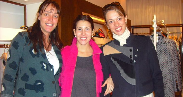 Luciana Ahumada, Carla Giuliani y Mariela Cartellone, muy contentas con la propuesta de la casa. Foto: Gentileza