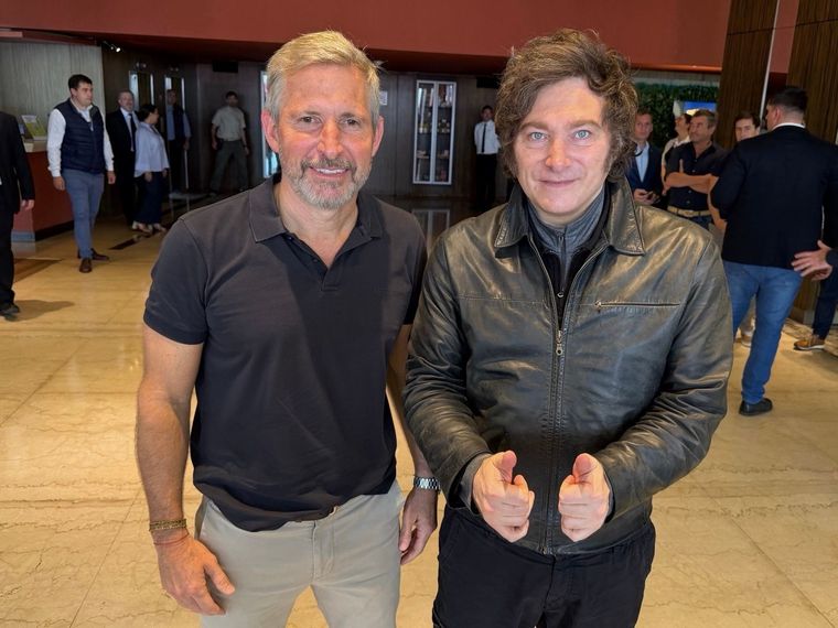 Javier Milei llegó a Entre Ríos y se mostró con el gobernador Rogelio Frigerio.