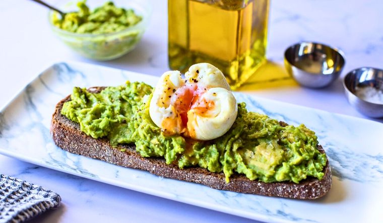 Tostadas de huevo y aguacate: combinación saludable y sabrosa Foto: Shutterstock