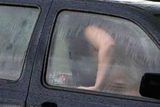 La pareja estaba teniendo sexo en el auto y fue baleada por dos sujetos