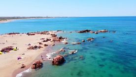 Las Coloradas se ubica a pocos kilómetros de Las Grutas Foto: Captura de video