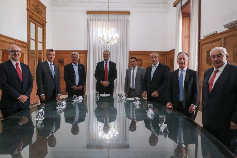Manuel Adorni con el Grupo de los 6, la principal entidad empresaria del país Manuel Adorni con el Grupo de los 6, la principal entidad empresaria del país