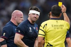 Tom Curry recibe la amarilla, que luego se transformó en roja. Foto: independent.co.uk Tom Curry recibe la amarilla, que luego se transformó en roja. Foto: independent.co.uk
