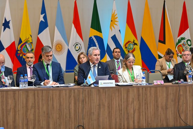 El canciller Pablo Quirno en la Cumbre del Mercosur en Brasil