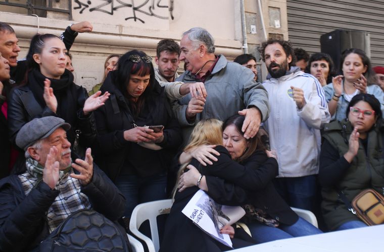 Detenidos en el Congreso: diputados y familiares marchan a Plaza de Mayo Foto: NA
