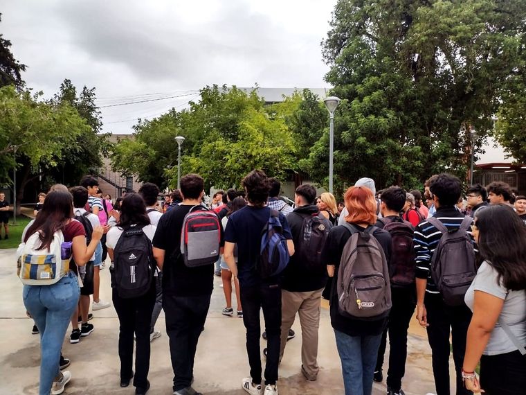 Fotos alumnos de la Facultad de Ingeniería San Juan