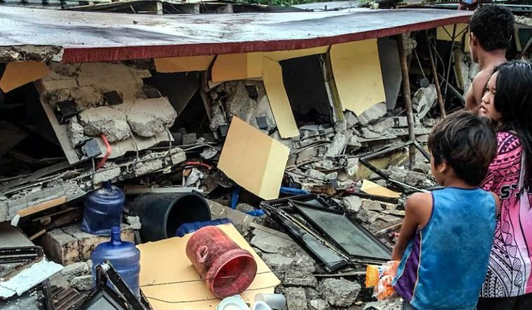 Filipinas tuvo anoche un fuerte terremoto que ha dejado muertos, heridos y grandes daños. Foto Efe