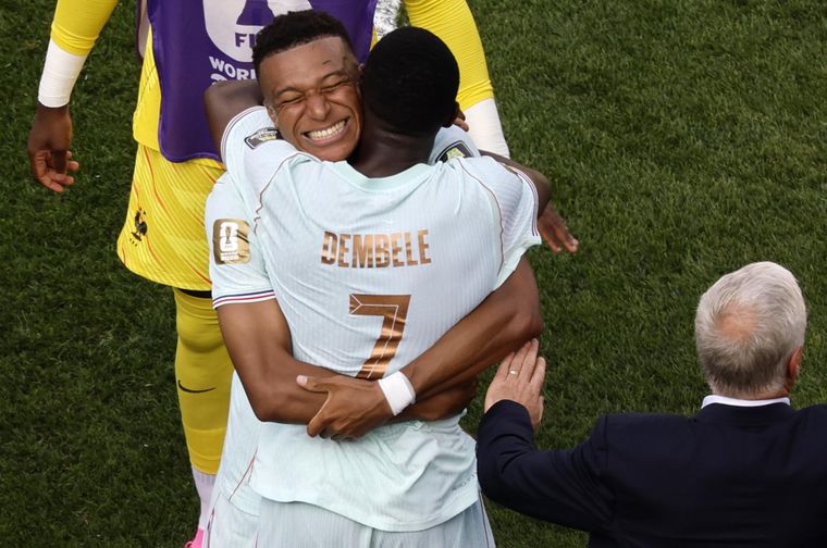 Festeja Francia. Mbappé y Dembélé, autores de los goles frente a Marruecos, son los máximos artilleros de Les Bleus en este Mundial.&nbsp;&nbsp;