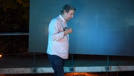 Emir Félix llegó al búnker cabizbajo, tras la derrota del peronismo.&nbsp;&nbsp;