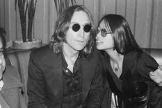John Lennon junto a May Pang, con quien tuvo un affaire.