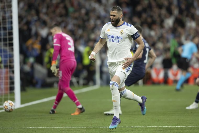 Benzema marcó de penal y le dio el pase a la final al Madrid. Foto: EFE