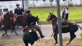 Celebraban el 25 de Mayo en Berazategui y terminaron protagonizando una violenta pelea a rebencazos Celebraban el 25 de Mayo en Berazategui y terminaron protagonizando una violenta pelea a rebencazos