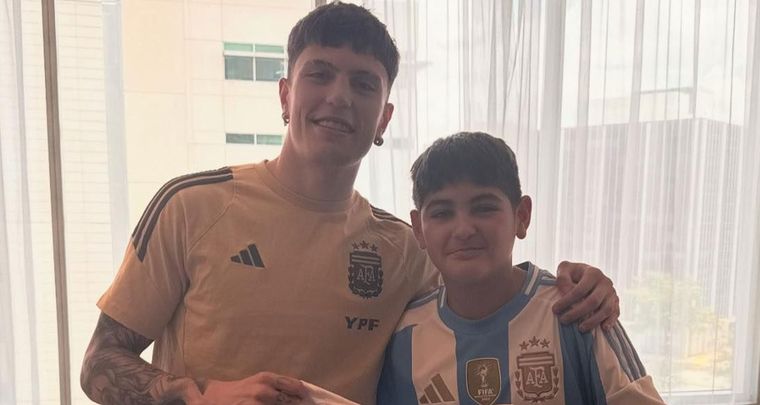 Garnacho con el hijo de Agustín Orión Foto: @orionagus