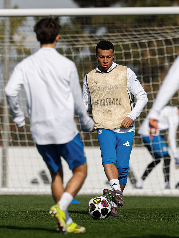 Mbappé se lesionó durante los entrenamientos. Mbappé se lesionó durante los entrenamientos.