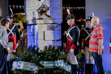 La emotiva vigilia de Posadas contó con la presencia de distintos gobernadores del Litoral. La emotiva vigilia de Posadas contó con la presencia de distintos gobernadores del Litoral.