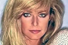 La ya fallecida Farrah Fawcett, famosa por ser uno de los “Ángeles de Charly“ en la serie original, puso de moda mucho más que el estilo indiscutible de su melena con ondas. Foto: Instagram  @farrahfawcettfn