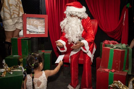 Las ferias de artesanos y emprendedores son una buena oportunidad para adquirir regalos de Navidad originales. Las ferias de artesanos y emprendedores son una buena oportunidad para adquirir regalos de Navidad originales.