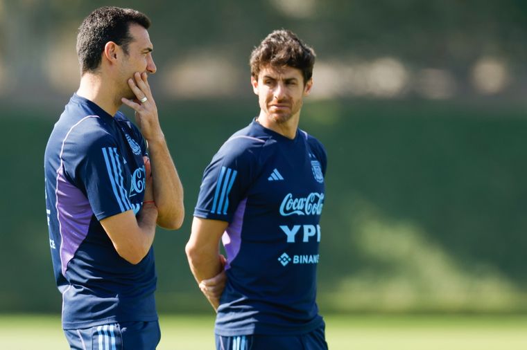 Scaloni tiene dudas para armar el equipo. Foto: EFE