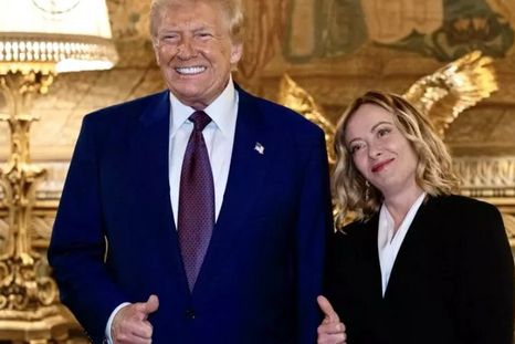 Georgia Meloni junto a Donald Trump, presidente del país al que critica por sus acciones en Irán. Foto: Efe. Georgia Meloni junto a Donald Trump, presidente del país al que critica por sus acciones en Irán. Foto: Efe.
