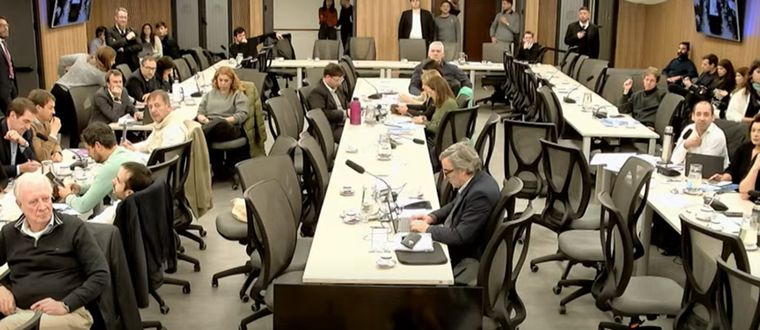 Intentan reactivar la Comisión Investigadora de $LIBRA y cobra fuerza la amenaza de un juicio político a Milei. Intentan reactivar la Comisión Investigadora de $LIBRA y cobra fuerza la amenaza de un juicio político a Milei.