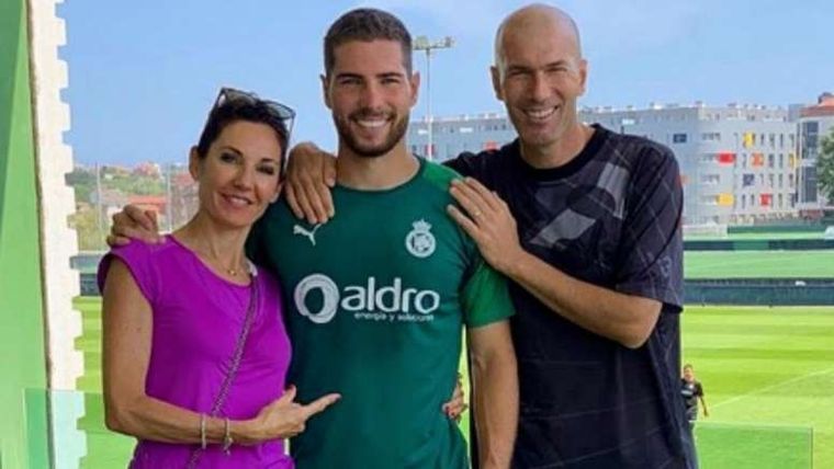 Luca Zidane junto a sus padres, Véronique y Zinedine.