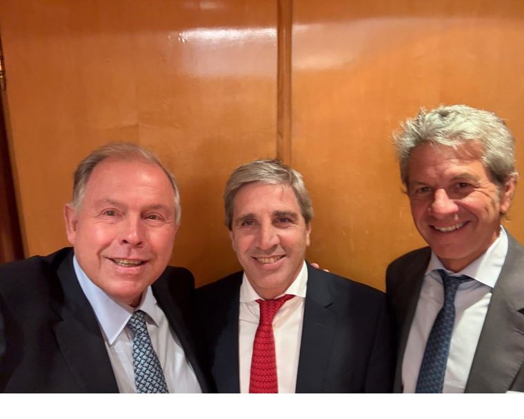 El canciller Gerardo Werthein junto a Luis Caputo, ministro de Economía, y a Juan Pazo, flamante secretario de Relaciones Económicas Internacionales. Foto: X @LuisCaputoAR