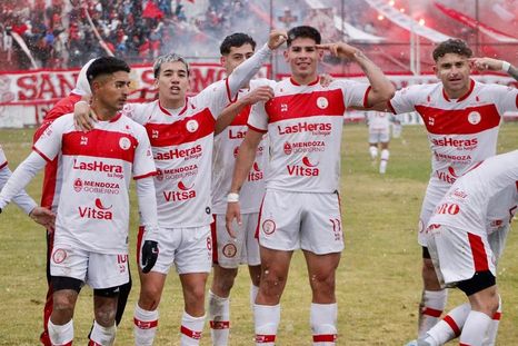 Huracán Las Heras festejó ante San Martín en el Federal A. Huracán Las Heras festejó ante San Martín en el Federal A.