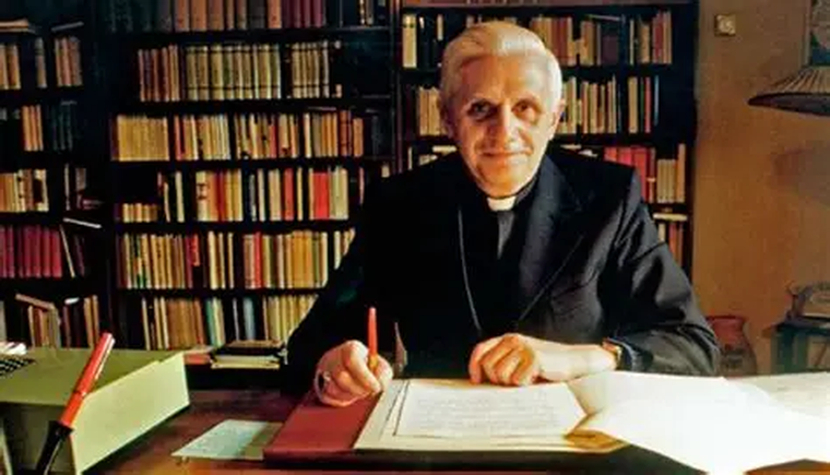 Para el Cardenal Ratzinger, la grandeza de Newman radicaba en la unión indisoluble de su intelecto y su existencia. Para el Cardenal Ratzinger, la grandeza de Newman radicaba en la unión indisoluble de su intelecto y su existencia.