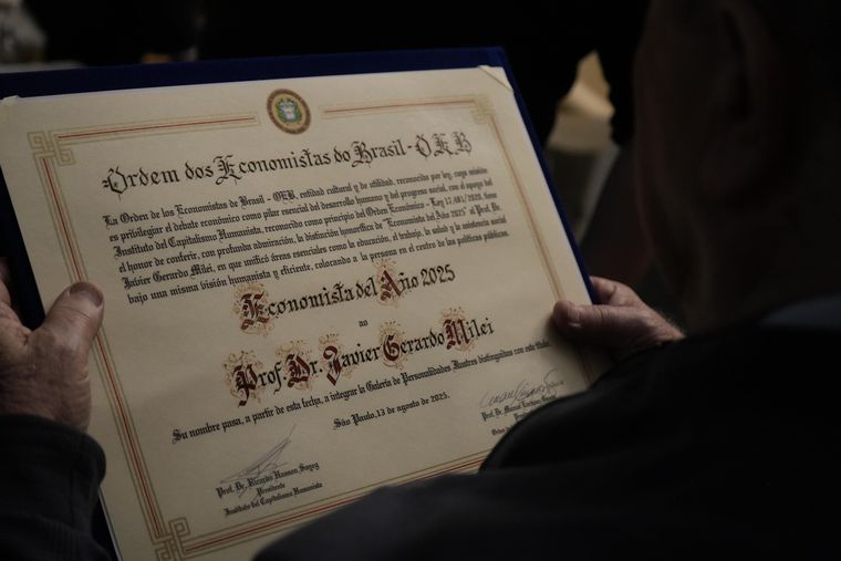 Javier Milei ganó otro título internacional y es considerado Economista del año. Javier Milei ganó otro título internacional y es considerado Economista del año.