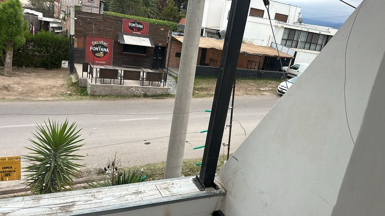 Algunos de los daños generados sobre el cerco electrico.