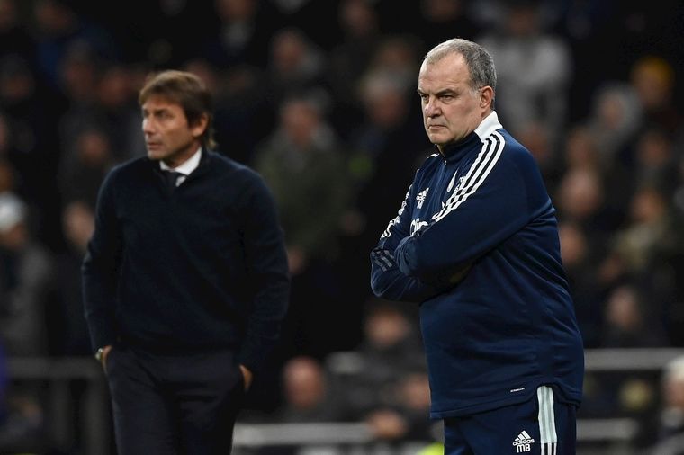 Antonio Conte ganó el duelo ante Marcelo Bielsa Foto: EFE