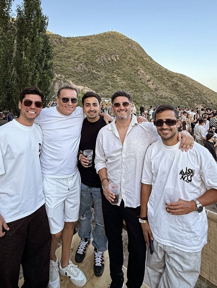 Marco Valdivia, Leandro Delgado, Diego Gutiérrez Vila, Ramiro Alonso y Mauricio Gutiérrez Vila. Marco Valdivia, Leandro Delgado, Diego Gutiérrez Vila, Ramiro Alonso y Mauricio Gutiérrez Vila.