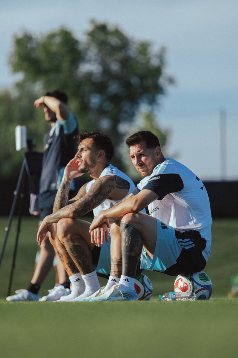 Leandro Paredes negó los rumores sobre una posible partida al Inter Miami de Messi.