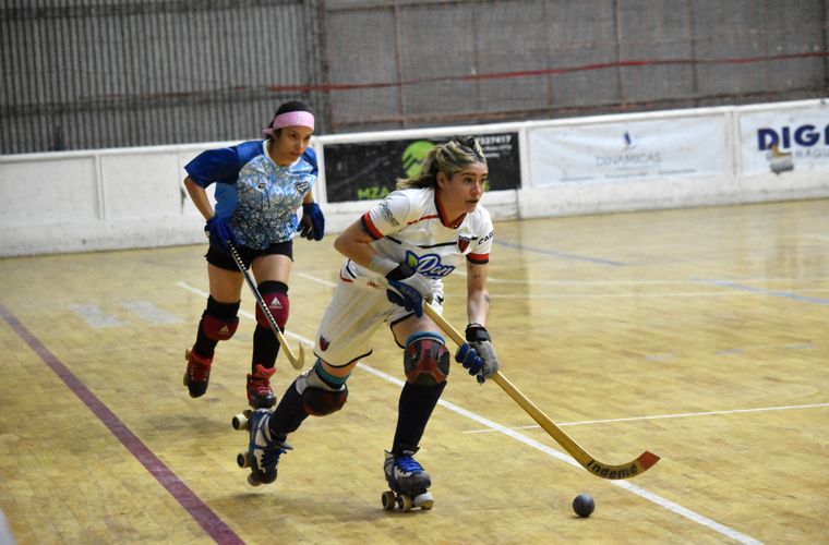 Se vienen las semifinales del Apertura femenino de hockey sobre patines. Foto: AMP
